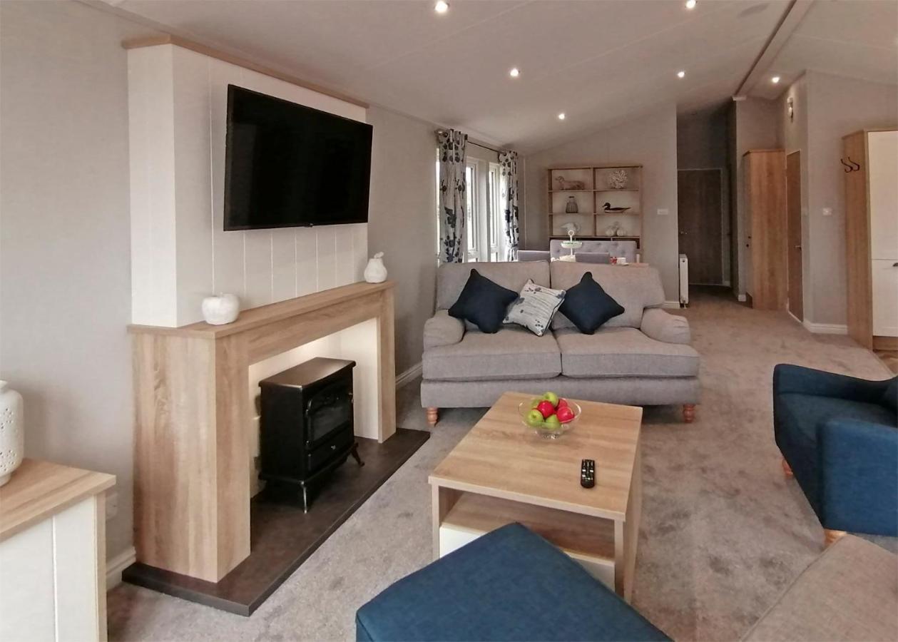 The Springs Lakeside Holiday Park Fladbury Exterior foto